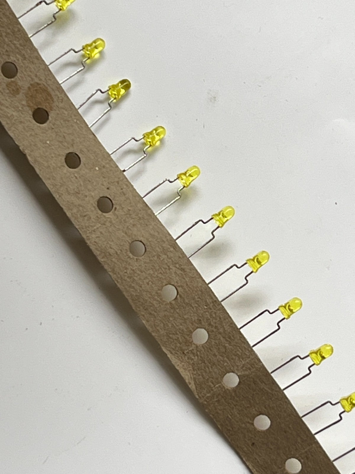 3MM CLEAR YELLOW LED BY KINGSBRIGHT PACK OF 25 fd2h31