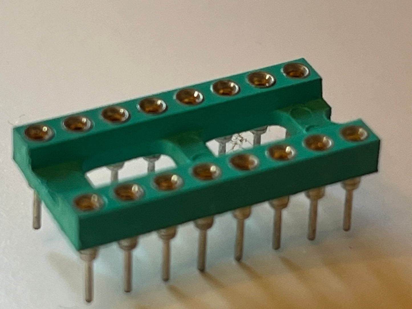 AUGAT 16 WAY PREMIUM GOLD PLATED TURNED PIN DIL IC SOCKET (x1) fba39.17