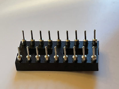 18 WAY BEST QUALITY DIL TURNED PIN IC SOCKETS (x1) bsa0H