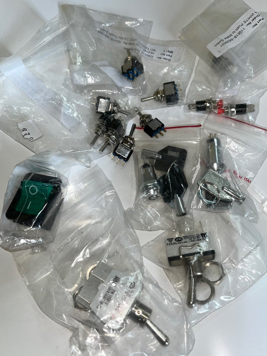 LOT OF 15 VARIOUS SWITCHES, TOGGLE, KEYSWITCH, PUSH SWITCH ETC AS PHOTOS fd2k22