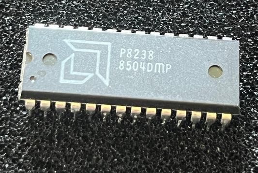 P8238 ORIGINAL AMD SYSTEM CONTROLLER / BUS DRIVER CHIP UK STOCK x1 fcb20.33