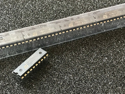 M74HCT540B1 ORIGINAL ST OCTAL BUFFER LINE DRIVER CHIP UK STOCK x1 fcb17.22