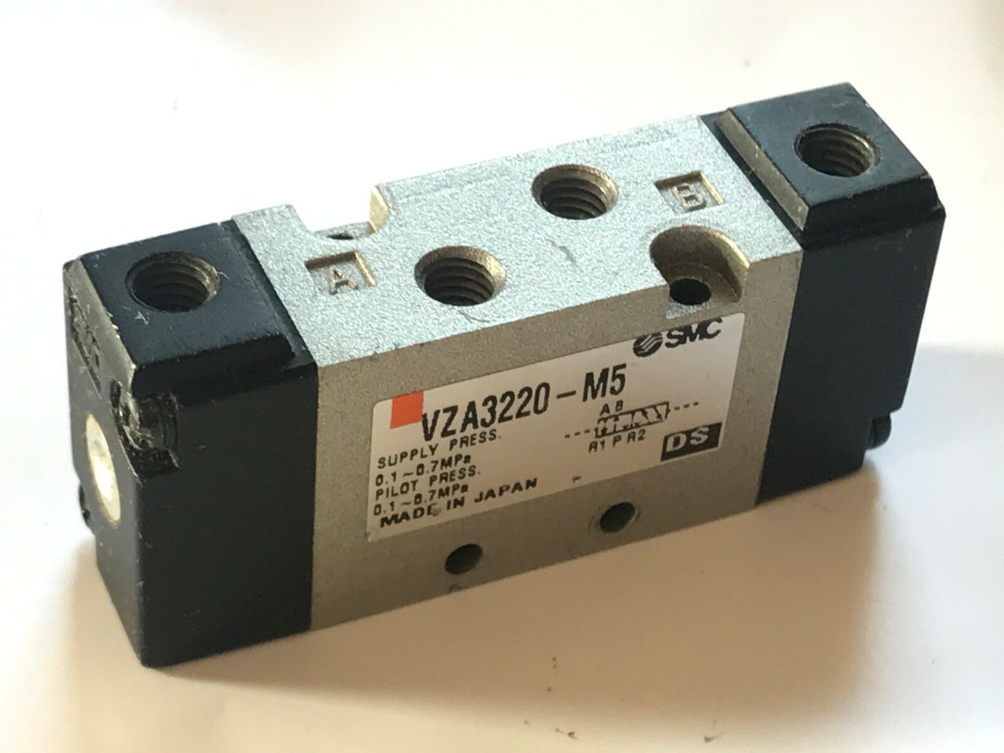 SMC VZA3220-M5 PNEUMATIC 2 PORT CONTROL VALVE fd5e22