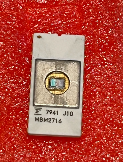 COLLECTORS CHIP MBM2716 FUJITSU WHITE CERAMIC GOLD EPROM 1979 ad1m41