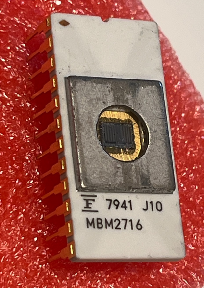 COLLECTORS CHIP MBM2716 FUJITSU WHITE CERAMIC GOLD EPROM 1979 ad1m41