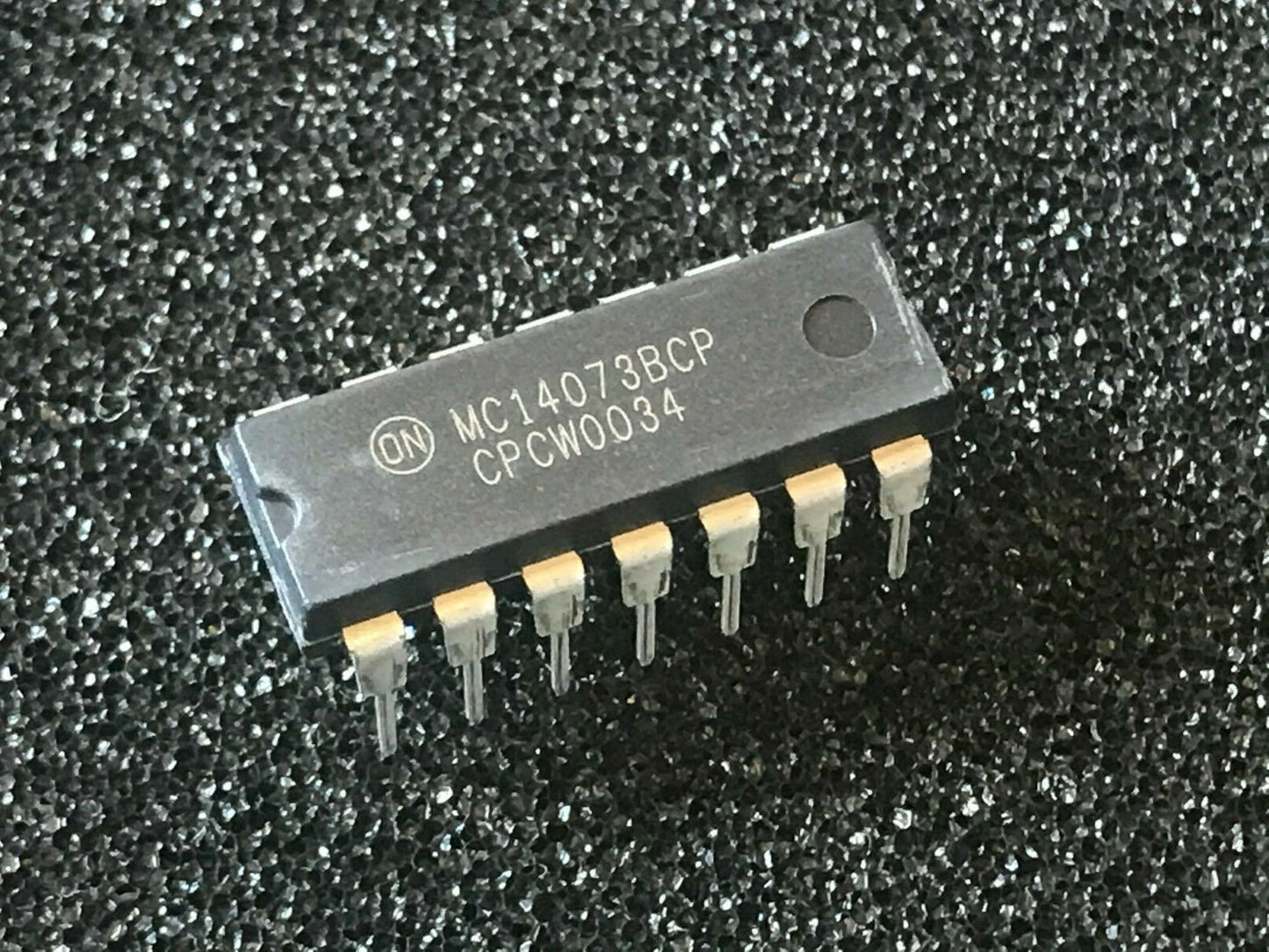ORIGINAL ON SEMI MC14073BCP 14 PIN DIL AND GATE CHIP UK STOCK x1 fcb27.50