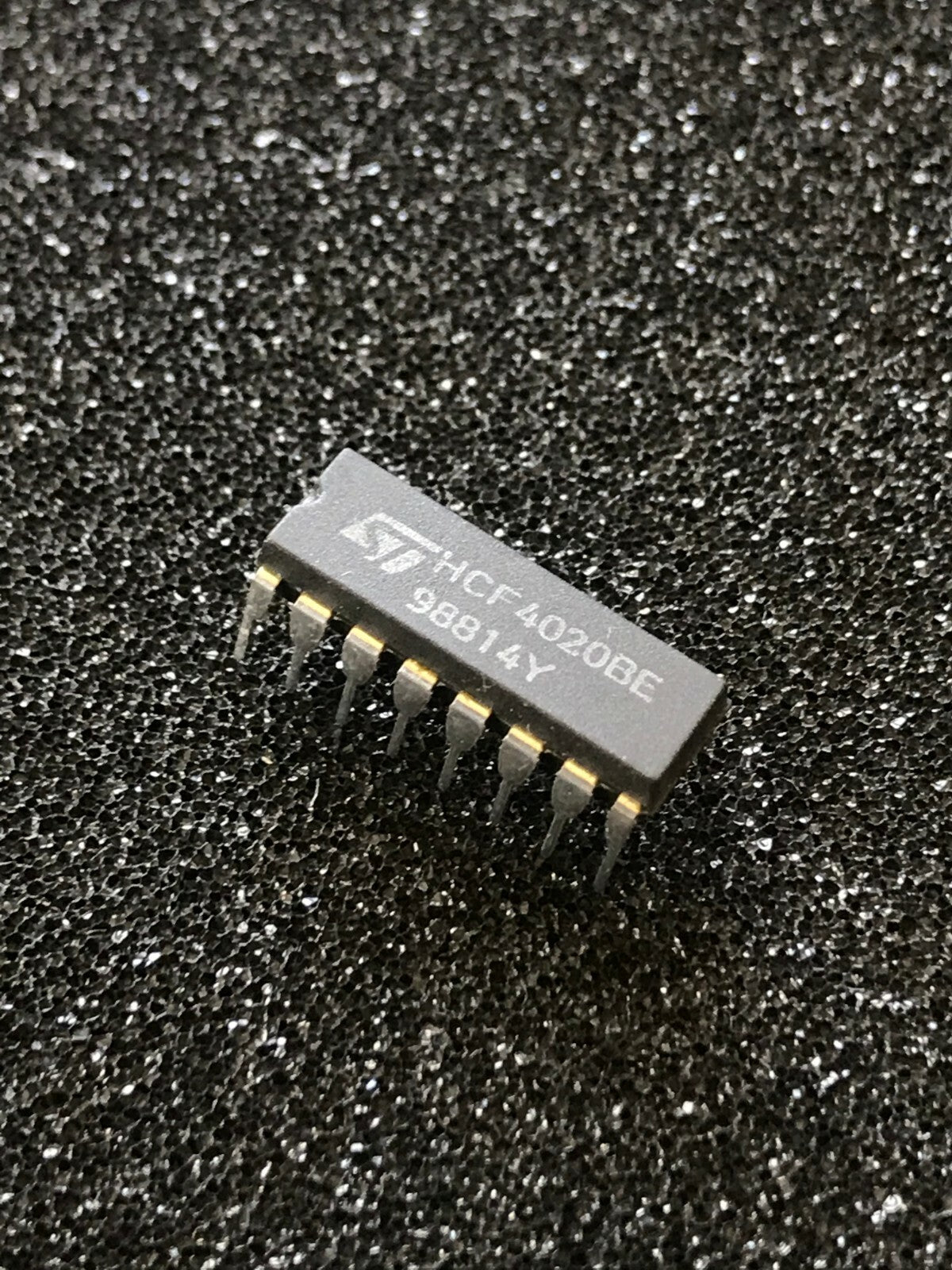 HCF4020BE ORIGINAL ST BINARY COUNTER CHIP UK STOCK x1 fcb27.9