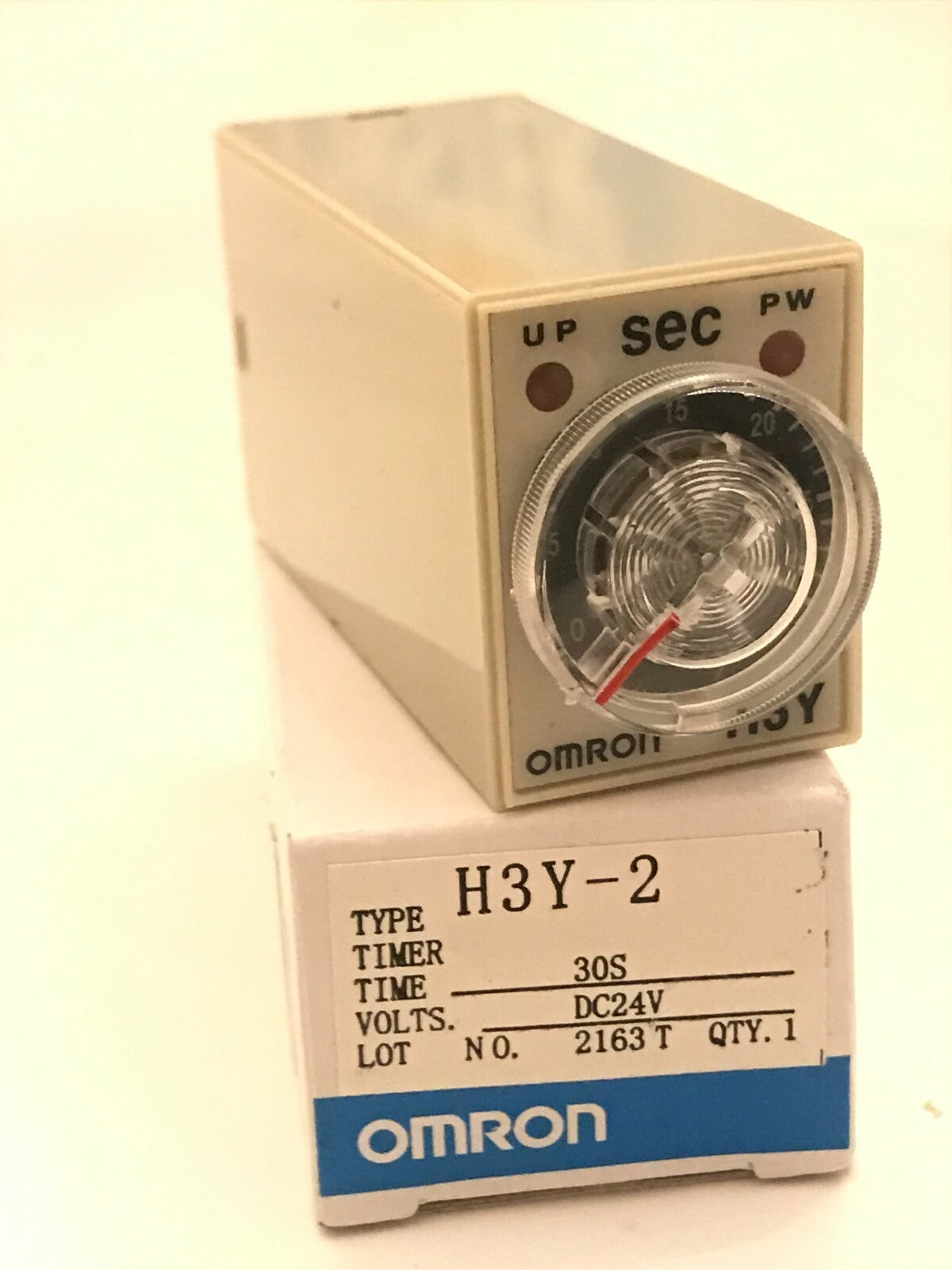 H3Y-2 24V DC MINIATURE PLUG IN TIMER 8 PIN 1 - 30 SECONDS DP CONTACTS ad2G13