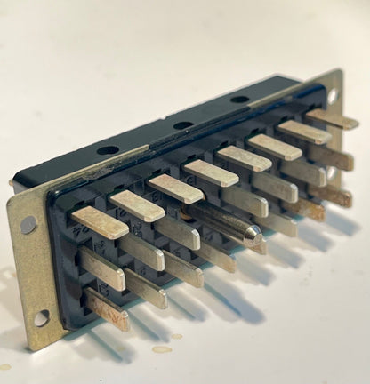 24 WAY PLESSEY PANEL MALE JONES SOCKET CONNECTOR fd2f3