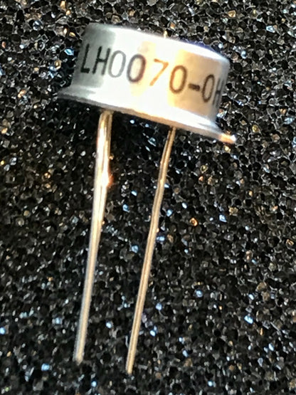 ORIGINAL NSC LH0070-0H TO5 METAL CAN 10V V-REF CHIP UK STOCK x1 fd5f86