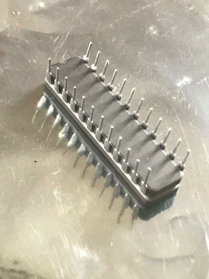 ORIGINAL PLC473 -06FA SIGNETICS CHIP UK STOCK x1 fcb16.2