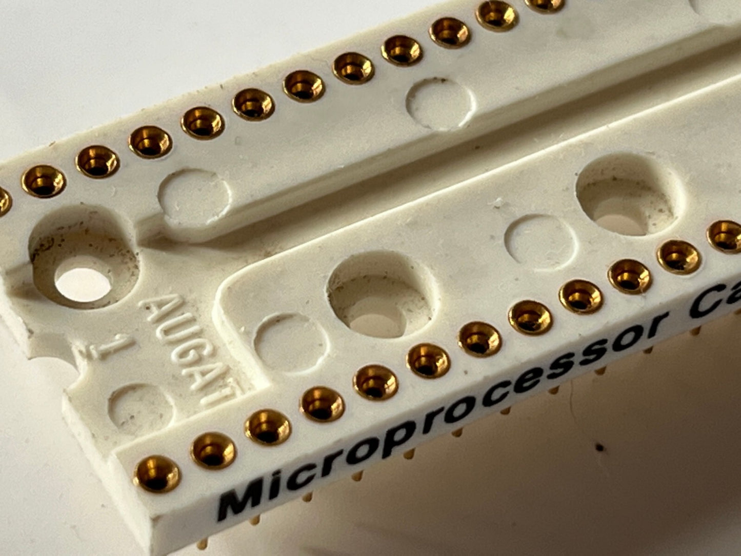 AUGAT 40 TURNED PIN PREMIUM QUALITY GOLD PLATED DIL IC SOCKET (x1) fba39.15