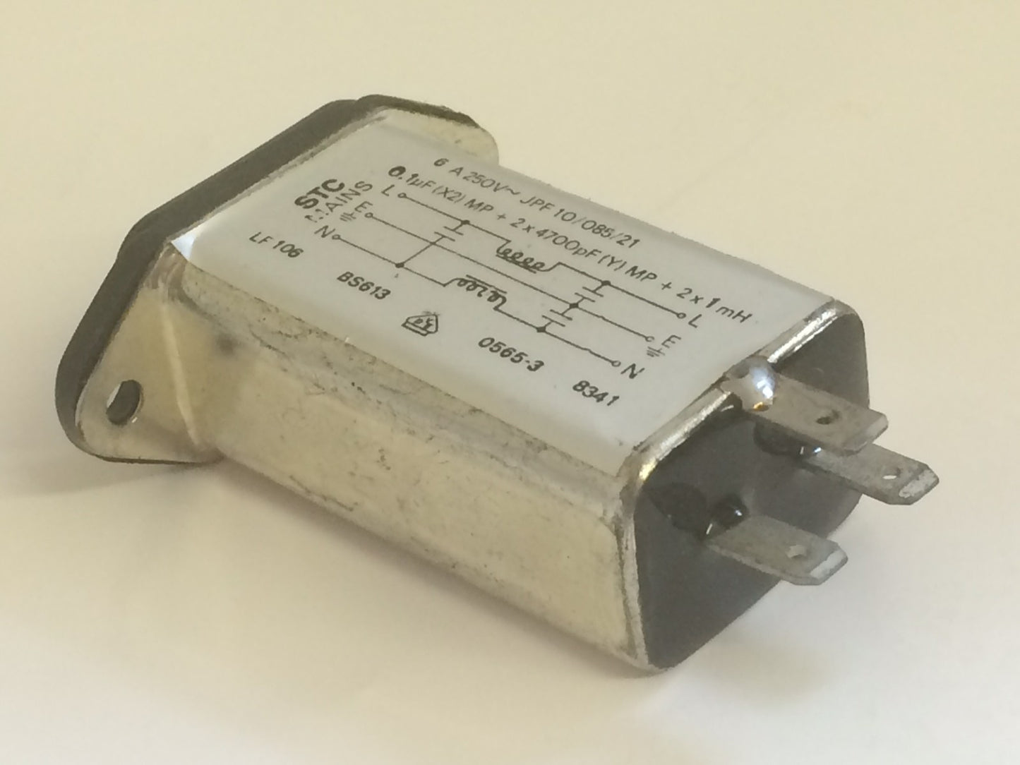 6A 250V IEC CLEAN MAINS INPUT SUPPRESSOR FILTER SOCKET bsb2b
