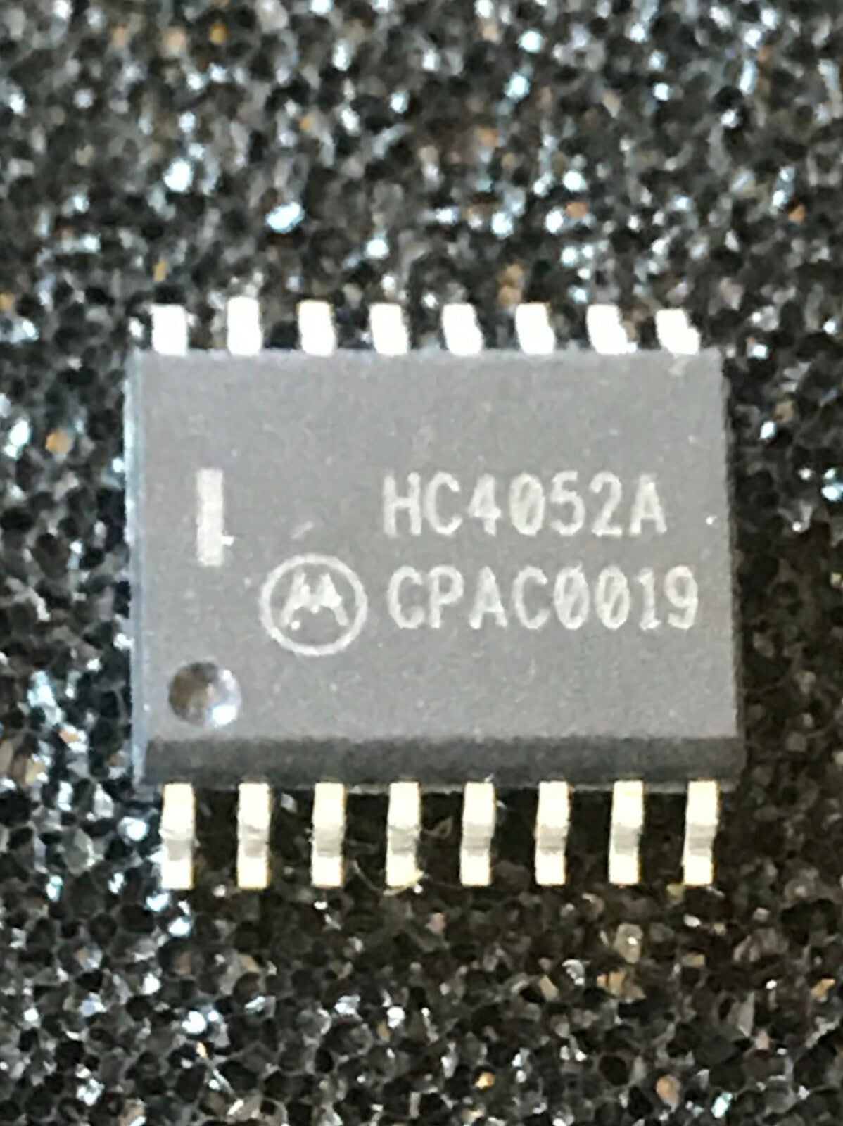 HC4052A ORIGINAL MOTOROLA 74HC4052A SURFACE MOUNT CHIP SO16 UK STOCK x1 fcb16.63
