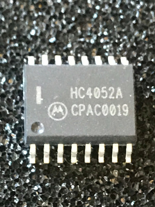 HC4052A ORIGINAL MOTOROLA 74HC4052A SURFACE MOUNT CHIP SO16 UK STOCK x1 fcb16.63