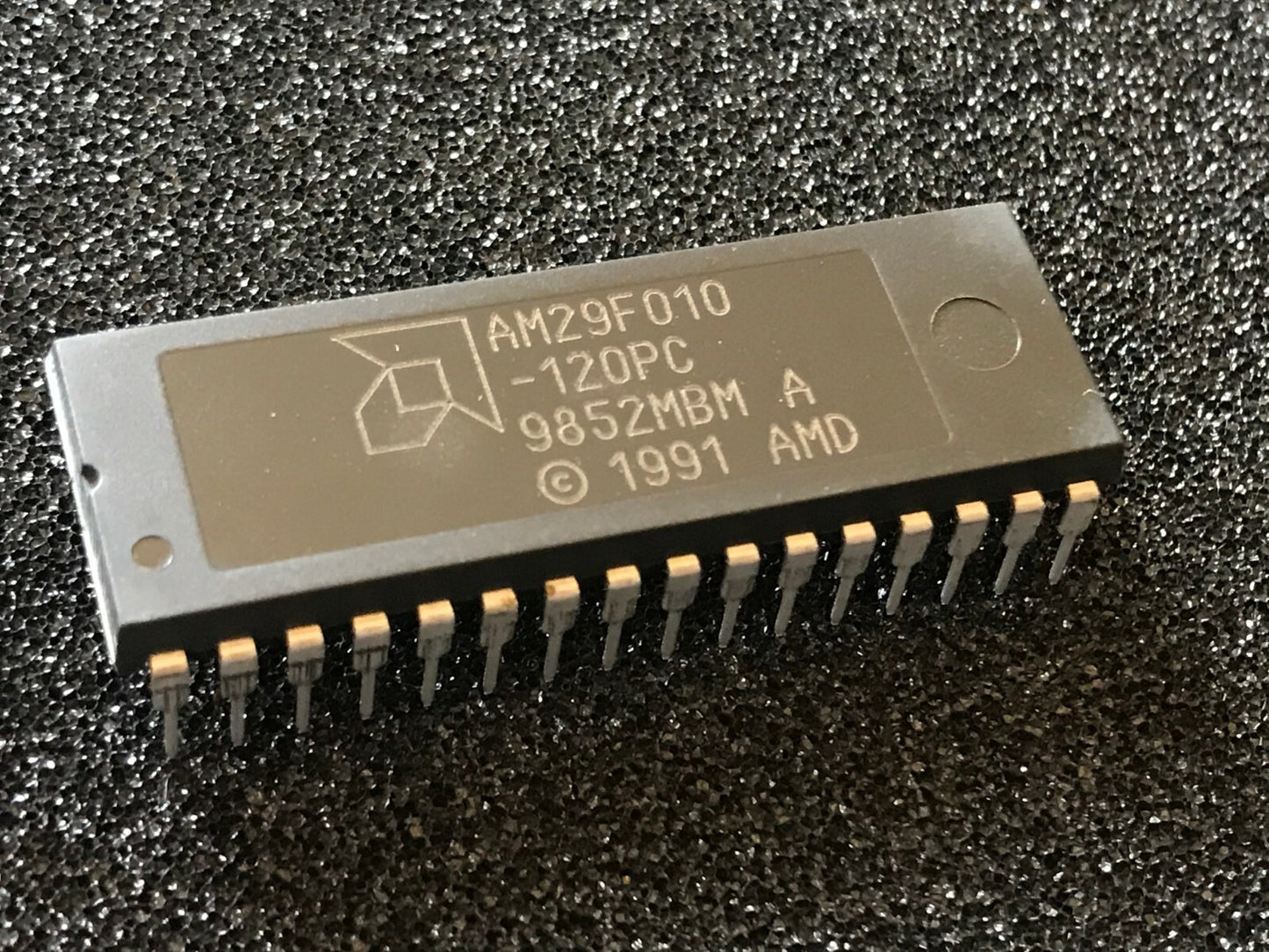 AM29F010-120PC ORIGINAL AMD 1MB FLASH CHIP DIL PACKAGE UK STOCK x1 fcb27.60