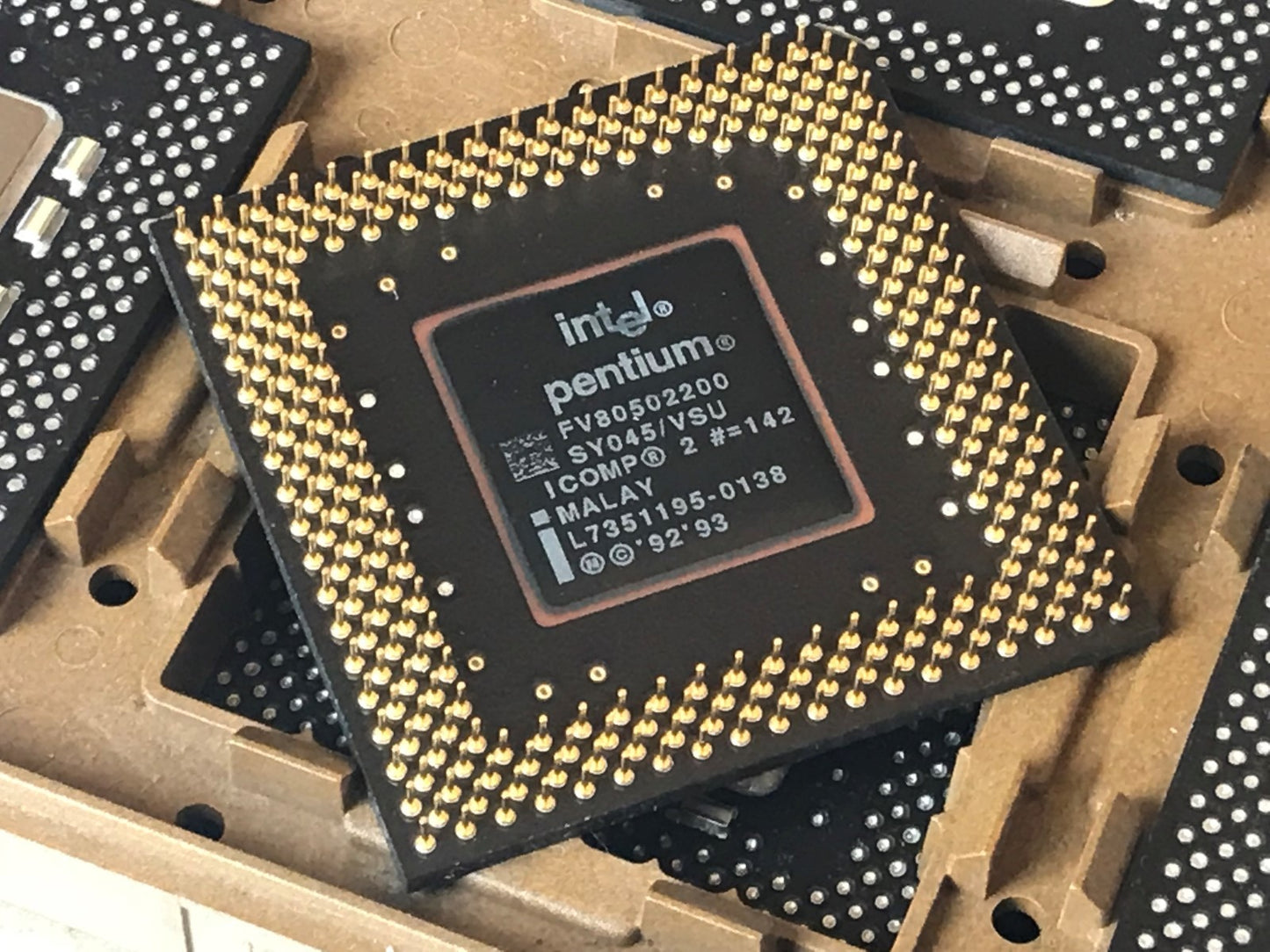 INTEL FV80502200 SY045/VSU PENTIUM PROCESSOR 200MHz P1 ad1s37