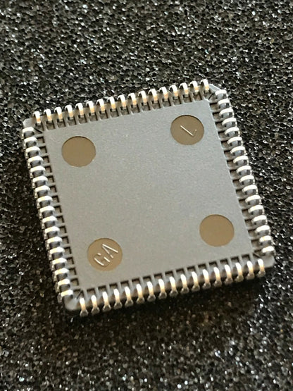 ORIGINAL HD64180RCP8X HITACHI MPU 68 PIN PLCC CHIP UK STOCK x1 fcb25.22