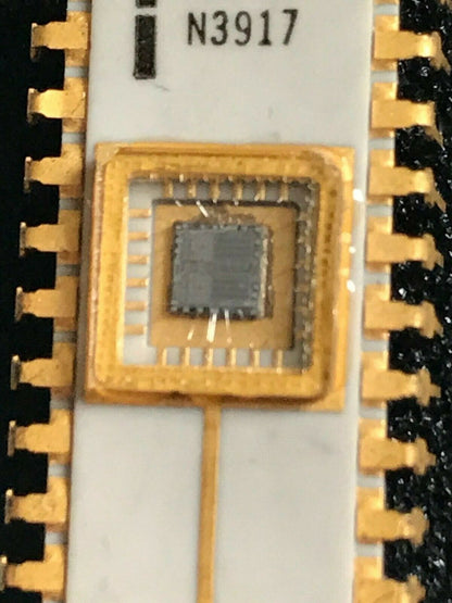 COLLECTORS CHIP INTEL C1702A WHITE CERAMIC GOLD EPROM WITH PRINT ERROR fcb10.1A