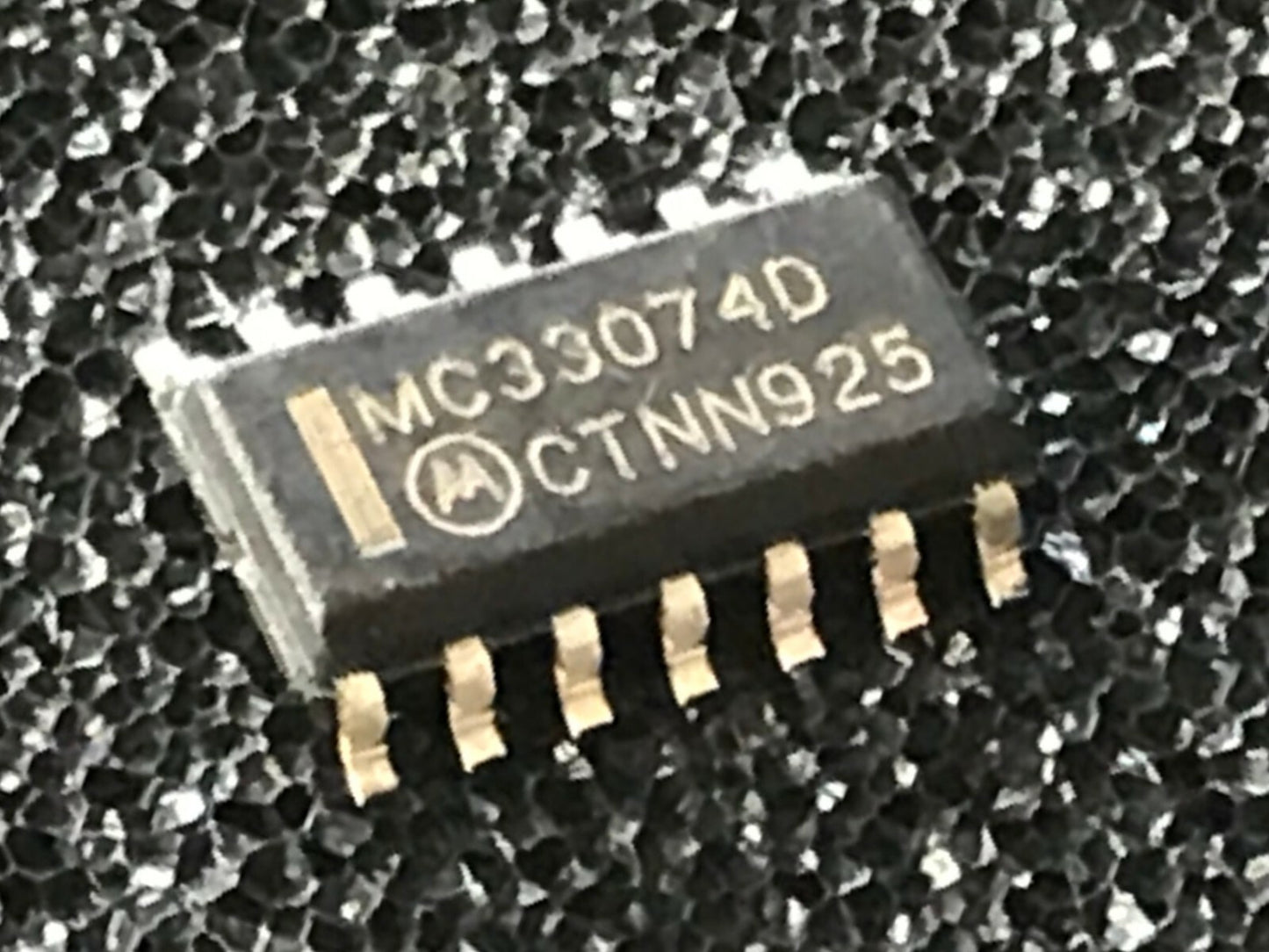 MC33074D ORIGINAL MOTOROLA QUAD SURFACE MOUNT OP AMP CHIP UK STOCK x1 fcb27.18