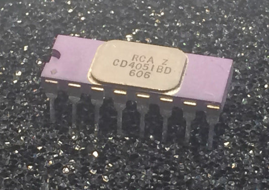 COLLECTORS CHIP I.C. RARE EARLY CD4051BD PURPLE CERAMIC fd2j14