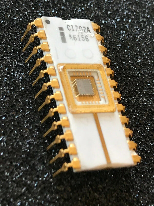 COLLECTORS CHIP INTEL C1702A WHITE CERAMIC GOLD EPROM MALAYSIA '75 fcb10.1B
