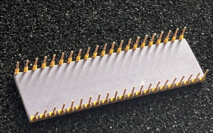 FUJITSU MB15654 COLLECTIBLE PURPLE CERAMIC & GOLD CHIP IC. fcb28.15
