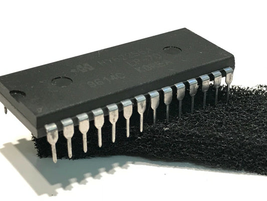 ORIGINAL HYUNDAI HY62256ALP-10 28 PIN DIL SRAM CHIP UK STOCK x1 fcb15.8