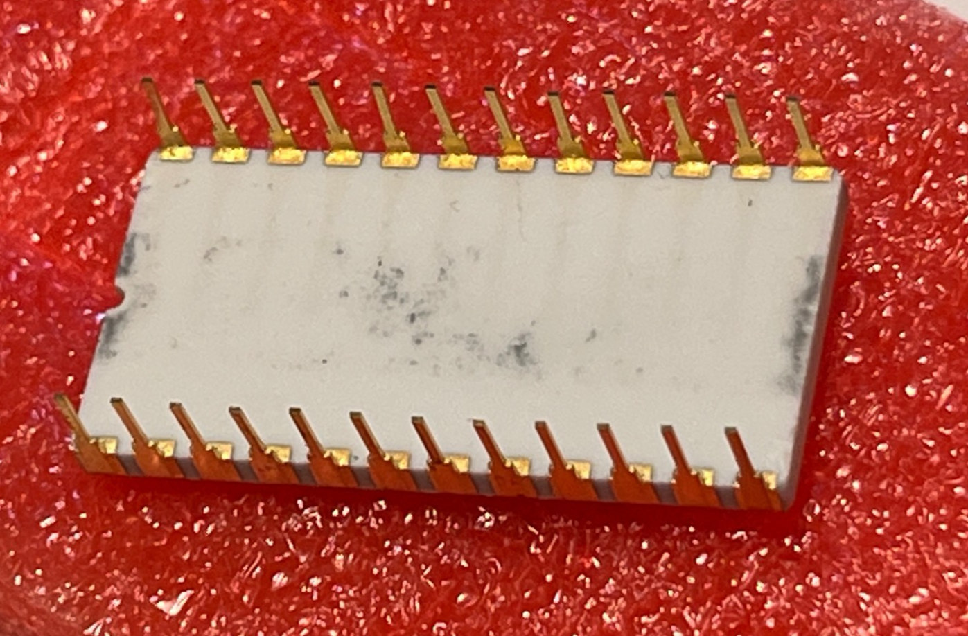 COLLECTORS CHIP MBM2716 FUJITSU WHITE CERAMIC GOLD EPROM 1979 ad1m41
