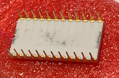 COLLECTORS CHIP MBM2716 FUJITSU WHITE CERAMIC GOLD EPROM 1979 ad1m41