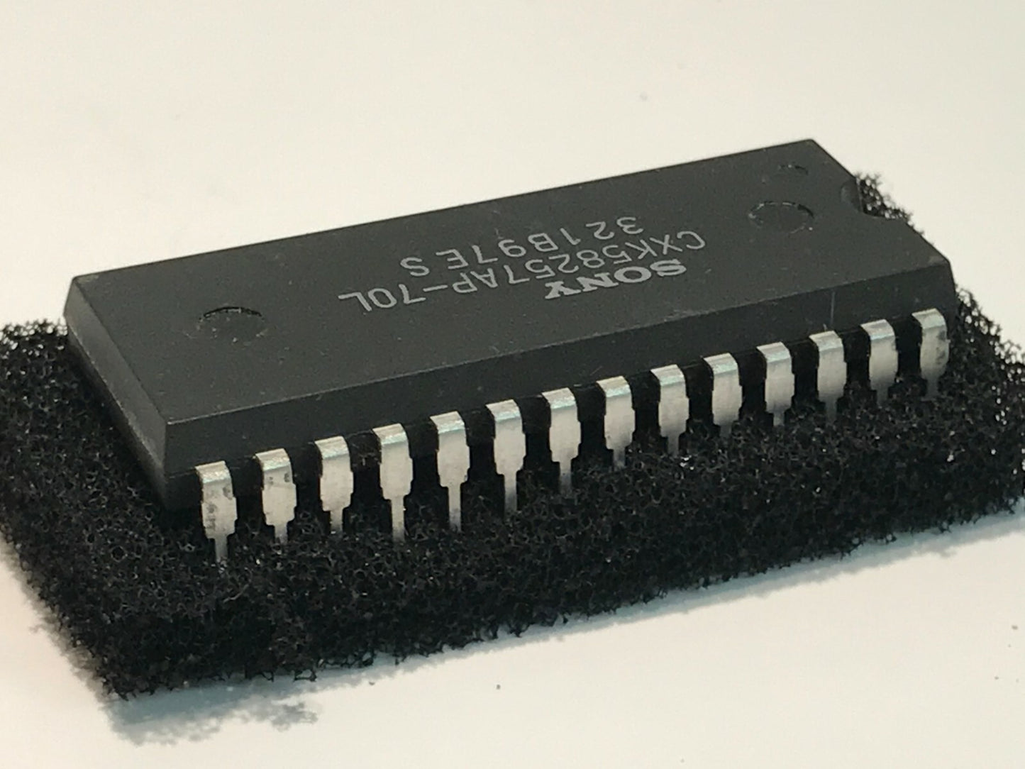 ORIGINAL SONY CXK58257AP-70L 28 PIN DIL SRAM CHIP UK STOCK x1 fcb15.9