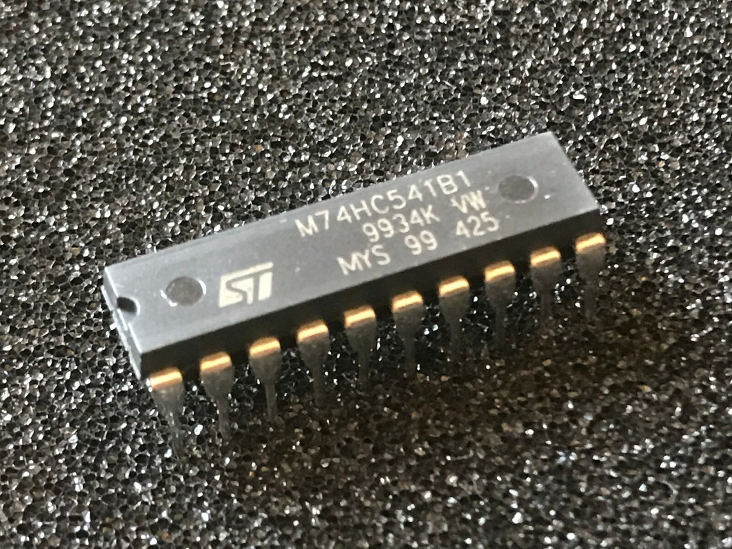 M74HCT541B1 ORIGINAL ST OCTAL BUFFER LINE DRIVER CHIP UK STOCK x1 fd6d87