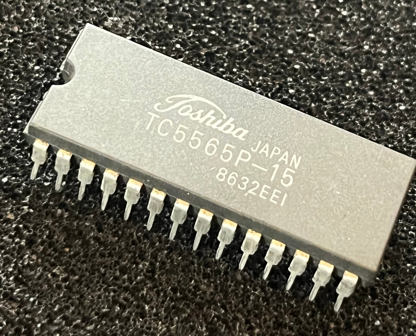 TC5565P-15 TOSHIBA 8K X 8 SRAM MEMORY IC UK STOCK (x1) fcb20.13