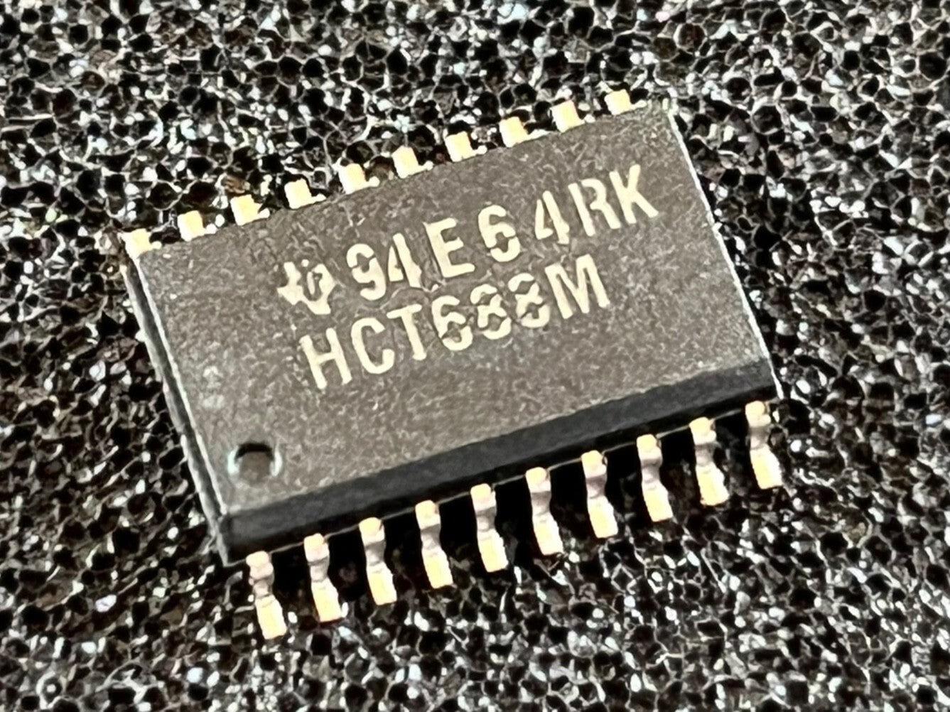 74HCT688M ORIGINAL TEXAS SURFACE MOUNT IC UK STOCK x1 fba39.56