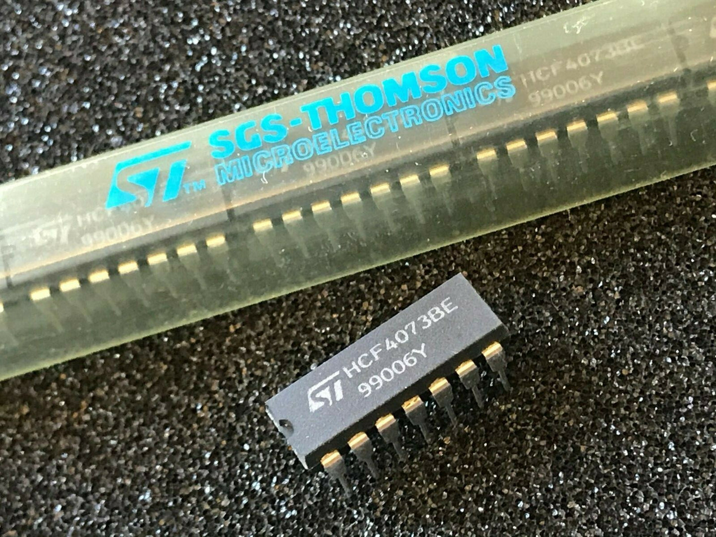 HCF4073BE ORIGINAL ST TRIPLE 3 INPUT AND GATE CHIP UK STOCK x1 fcb27.7