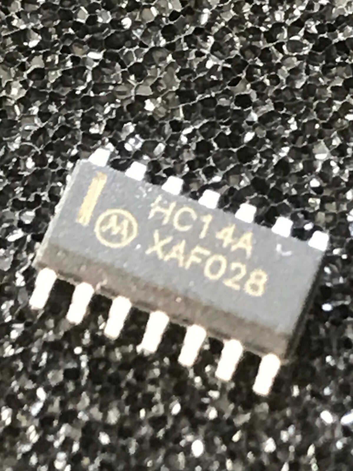 HC14A ORIGINAL MOTOROLA 74HC14A SURFACE MOUNT CHIP SO14 UK STOCK x1 fcb16.73