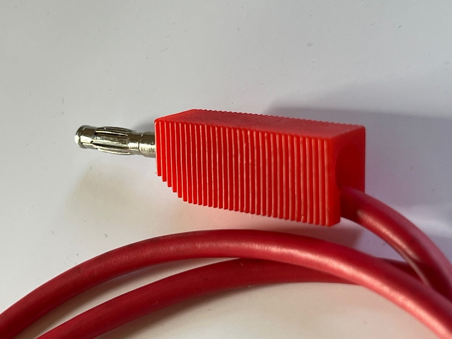 HEAVY DUTY 4MM STACKABLE BANANA PLUG SILICON TEST LEAD 50CM LONG RED ad1*22