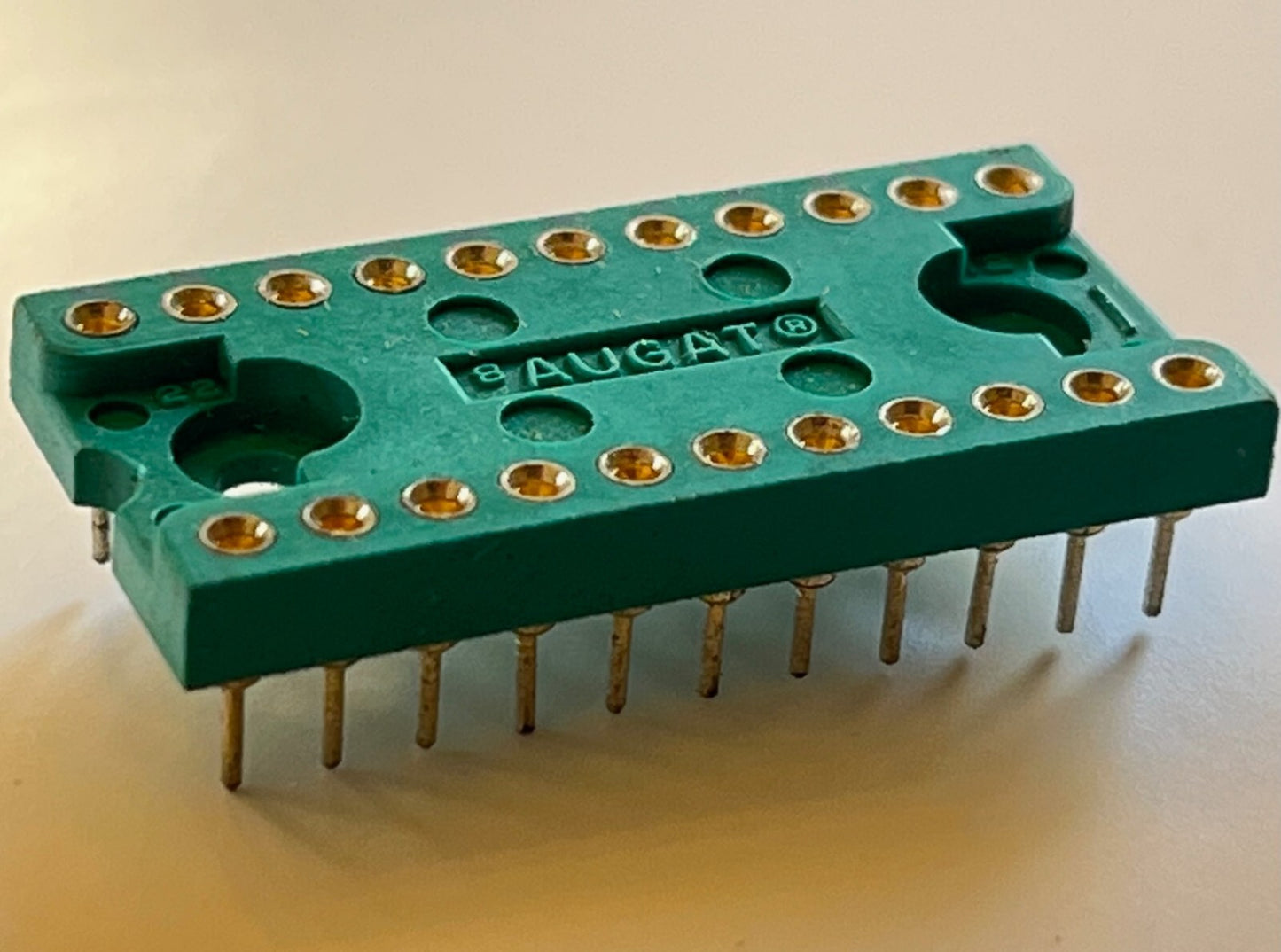 AUGAT 22 WAY 0.4" WIDTH PREMIUM GOLD PLATED DIL IC SOCKET (x1) fba39.16