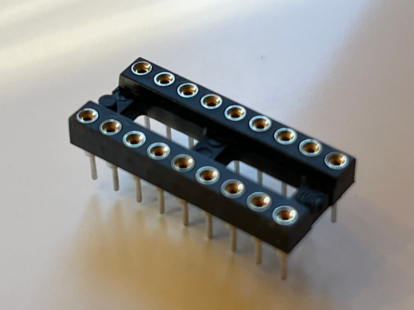 18 WAY BEST QUALITY DIL TURNED PIN IC SOCKETS (x1) bsa0H