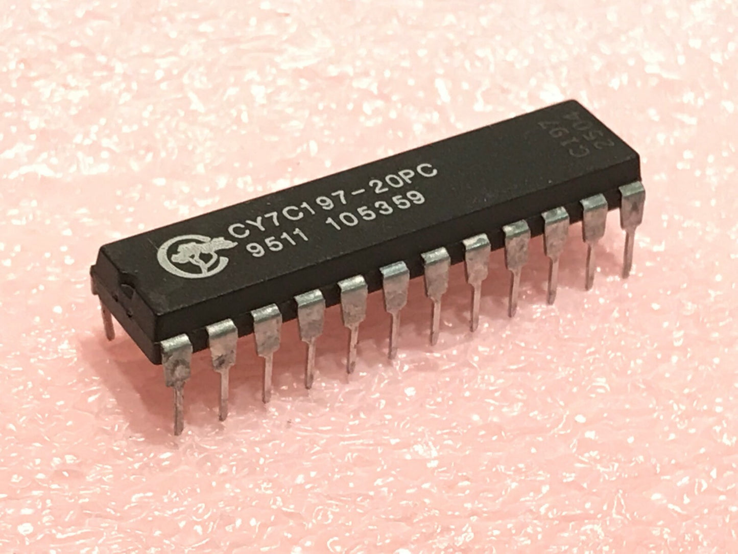 CY7C197-20PC 256K X 1 CYPRESS SRAM MEMORY IC DIL 24 PIN UK STOCK (x1) ad1n1B