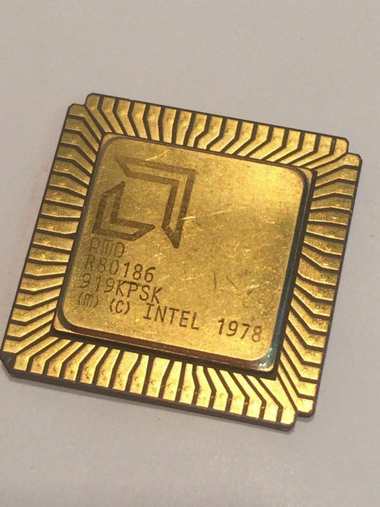 AMD R80186 FLAT PACK GOLD CERAMIC CHIP COLLECTIBLE VINTAGE PROCESSOR fba10a56