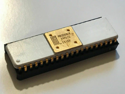 COLLECTORS IC MR50002A BEAUTIFUL 40 PIN WHITE MOULDED CERAMIC GOLD CHIP ad1s31