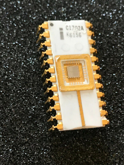 COLLECTORS CHIP INTEL C1702A WHITE CERAMIC GOLD EPROM MALAYSIA '75 fcb10.1B